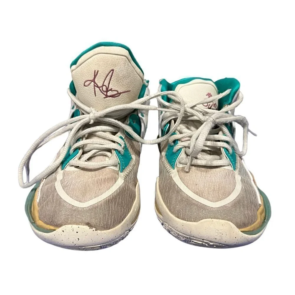 Nike Kyrie and Sue Bird Infinity Golden Tribute‎ sneakers youth size 4